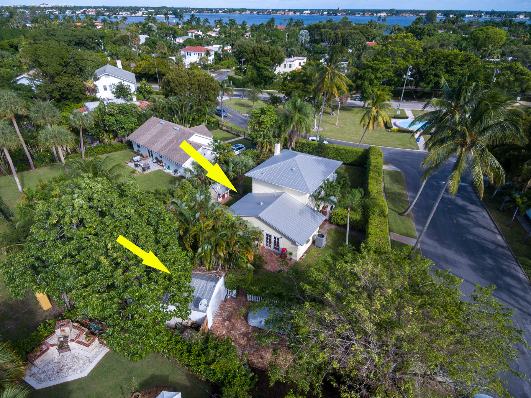 319 Buckingham Road West Palm Beach, FL 33405 - Photo 30 of 35 Home / Garage
