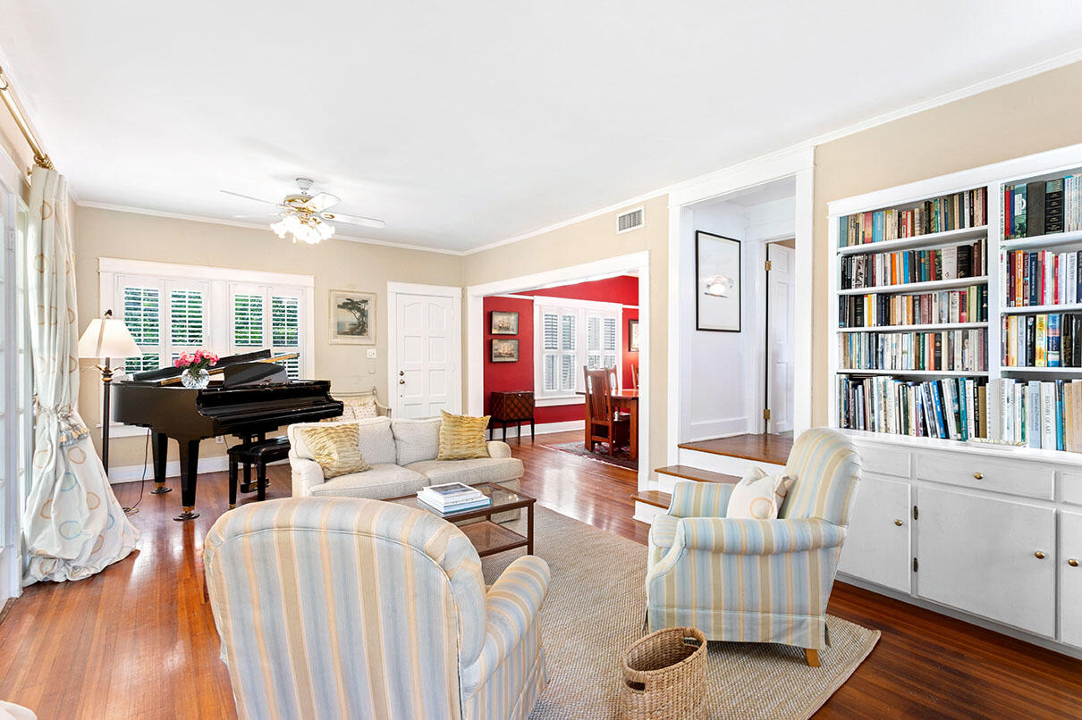 319 Buckingham Road West Palm Beach, FL 33405 - Photo 6 of 35 Living Room