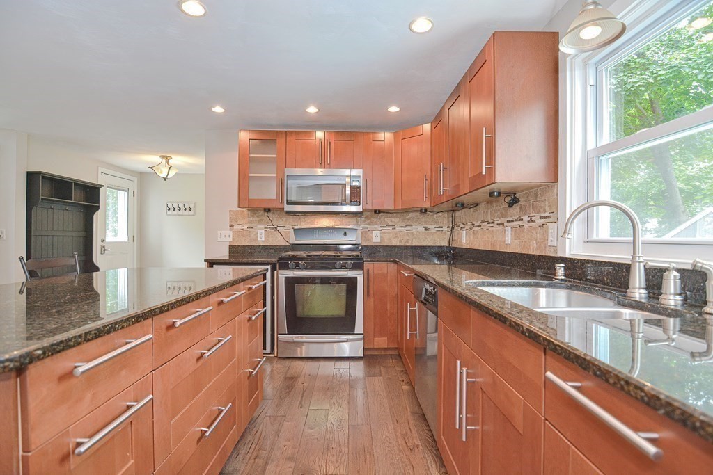 93 Cameron Road Norwood, MA 02062 - Photo 9 of 42