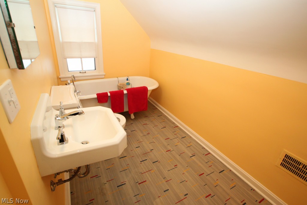 2592 Fenwick Road Cleveland, OH 44118 - Photo 22 of 25