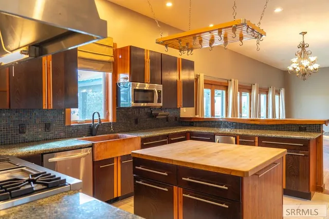 $929,000 | 850 Hidden Estates Lane, St. Anthony, ID 83445