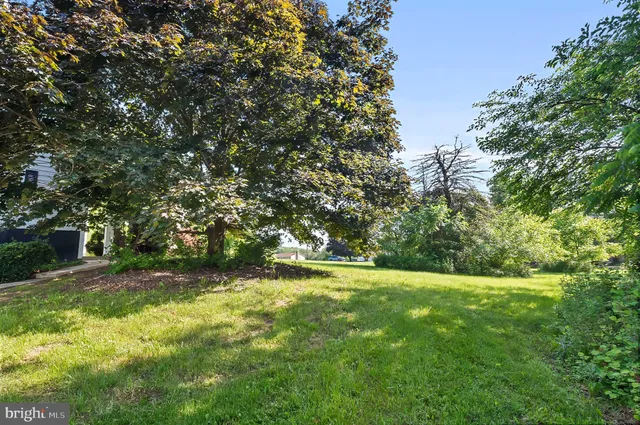 a view of an outdoor space and yard
