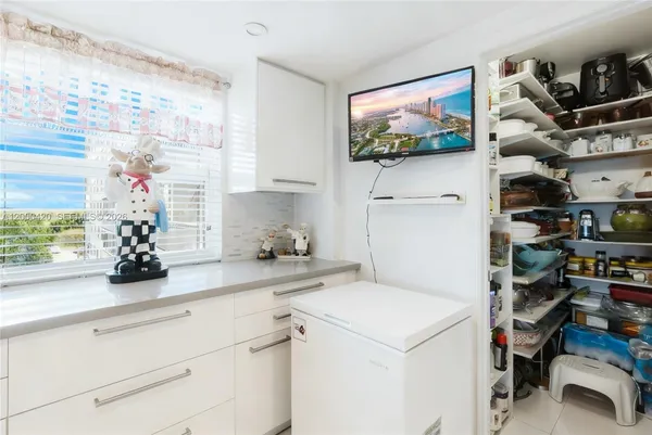 $375,000 | 3800 Hillcrest Drive, Unit 411, Hollywood, FL 33021