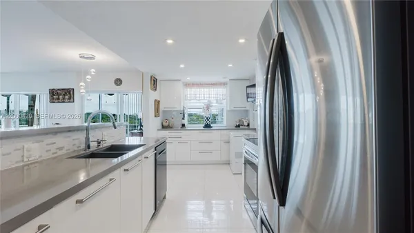 $375,000 | 3800 Hillcrest Drive, Unit 411, Hollywood, FL 33021