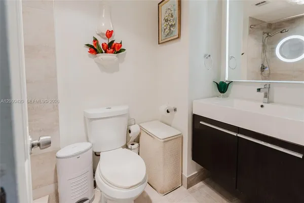 $375,000 | 3800 Hillcrest Drive, Unit 411, Hollywood, FL 33021