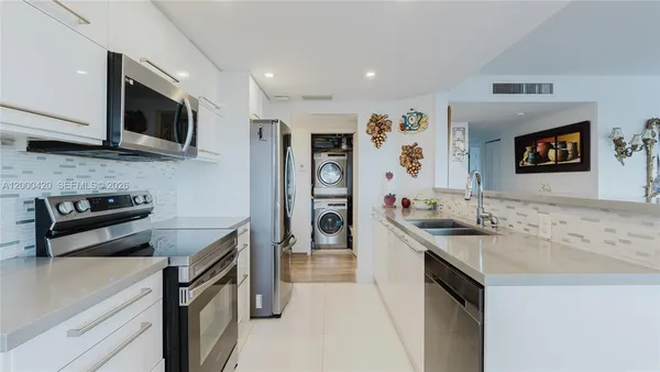 $375,000 | 3800 Hillcrest Drive, Unit 411, Hollywood, FL 33021