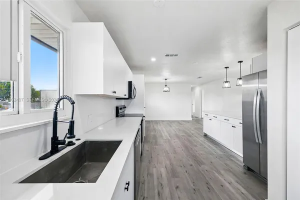 $3,250 | 1867 Northwest 8th Avenue, Homestead, FL 33030