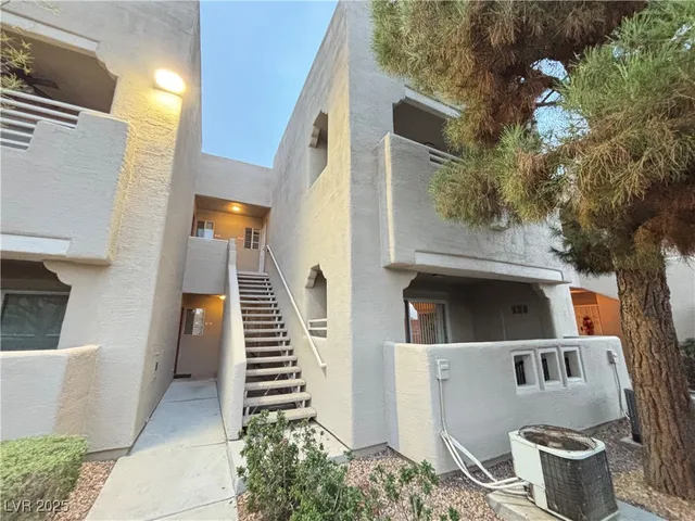 $1,095 | 1909 Desert Falls Court, Unit 207, Las Vegas, NV 89128