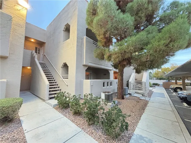 $1,095 | 1909 Desert Falls Court, Unit 207, Las Vegas, NV 89128