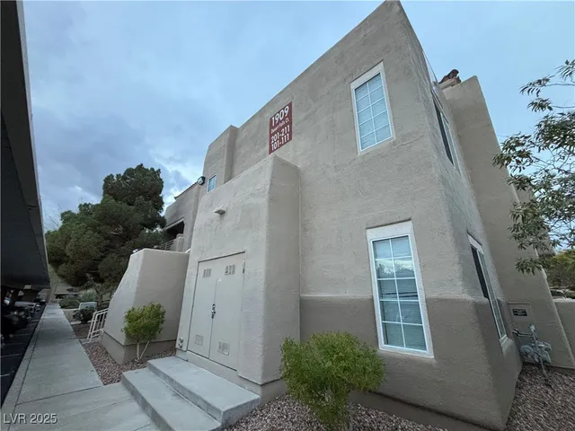 $1,095 | 1909 Desert Falls Court, Unit 207, Las Vegas, NV 89128