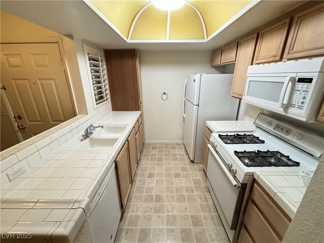 $1,095 | 1909 Desert Falls Court, Unit 207, Las Vegas, NV 89128
