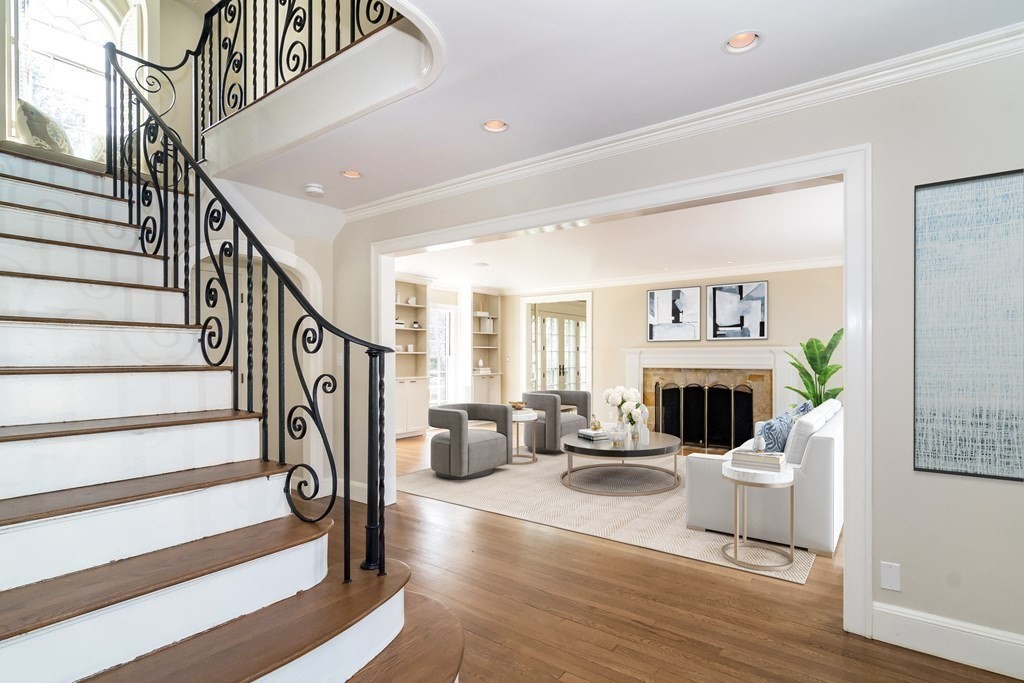 21 Arnold Road Wellesley, MA 02481 - Photo 3 of 29