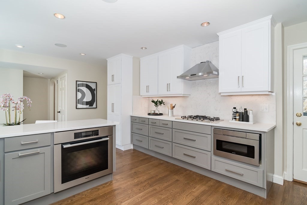21 Arnold Road Wellesley, MA 02481 - Photo 9 of 29