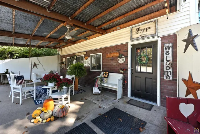 $349,900 | 12542 266th Road, Holton, KS 66436