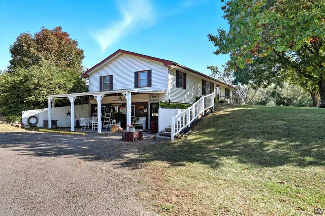 $349,900 | 12542 266th Road, Holton, KS 66436