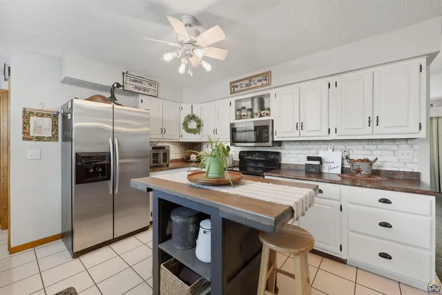 $349,900 | 12542 266th Road, Holton, KS 66436