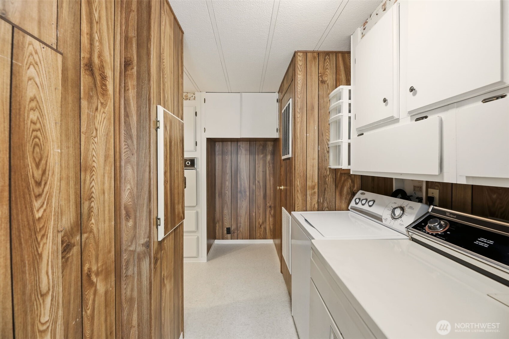 620 112th Street Southeast, Unit 205 Everett, WA 98208 - Photo 22 of 34 a utility room with dryer and washer