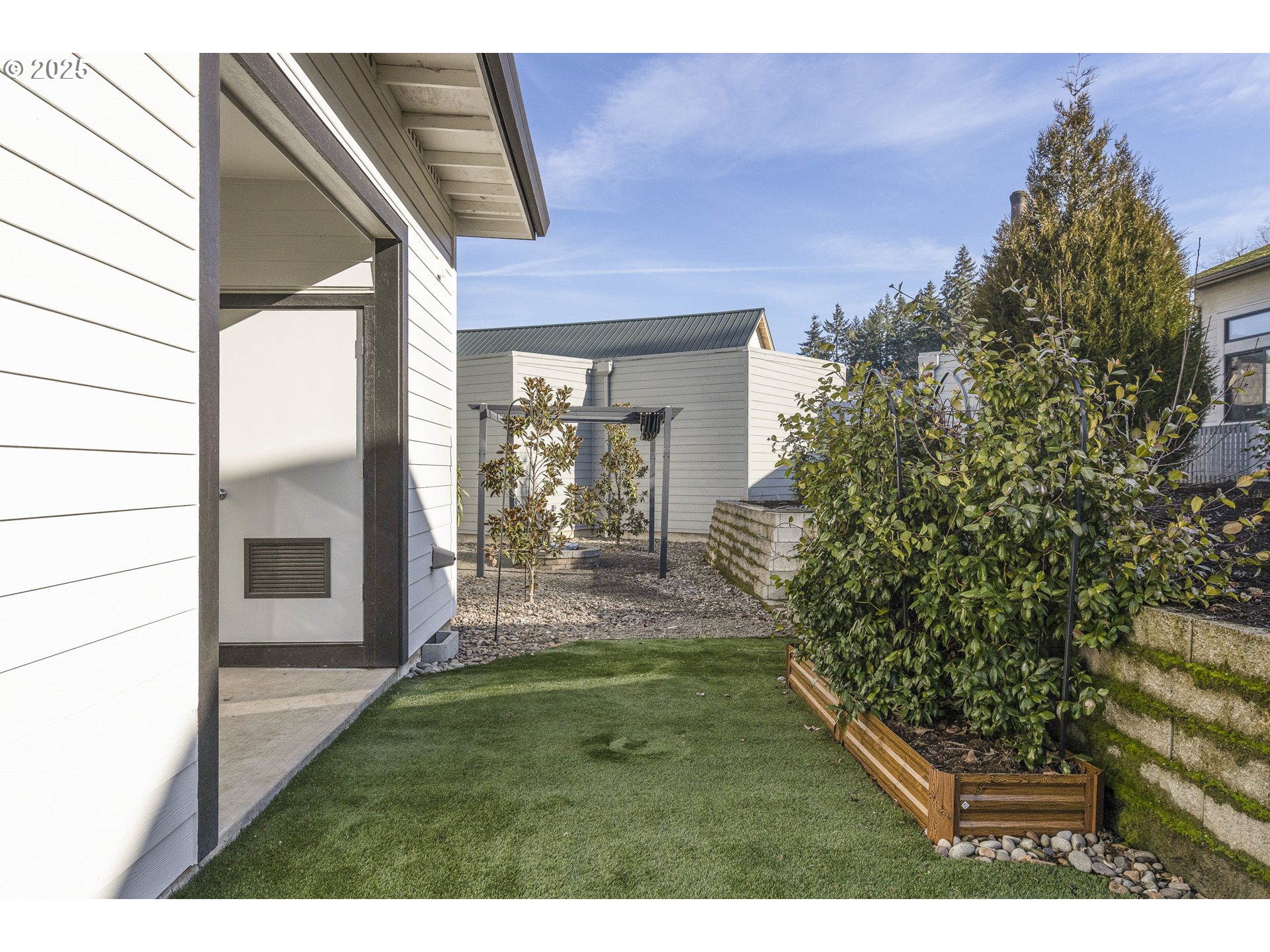 1821 Cousteau Loop Southeast Salem, OR 97302 - Photo 22 of 27 a view of outdoor space and yard
