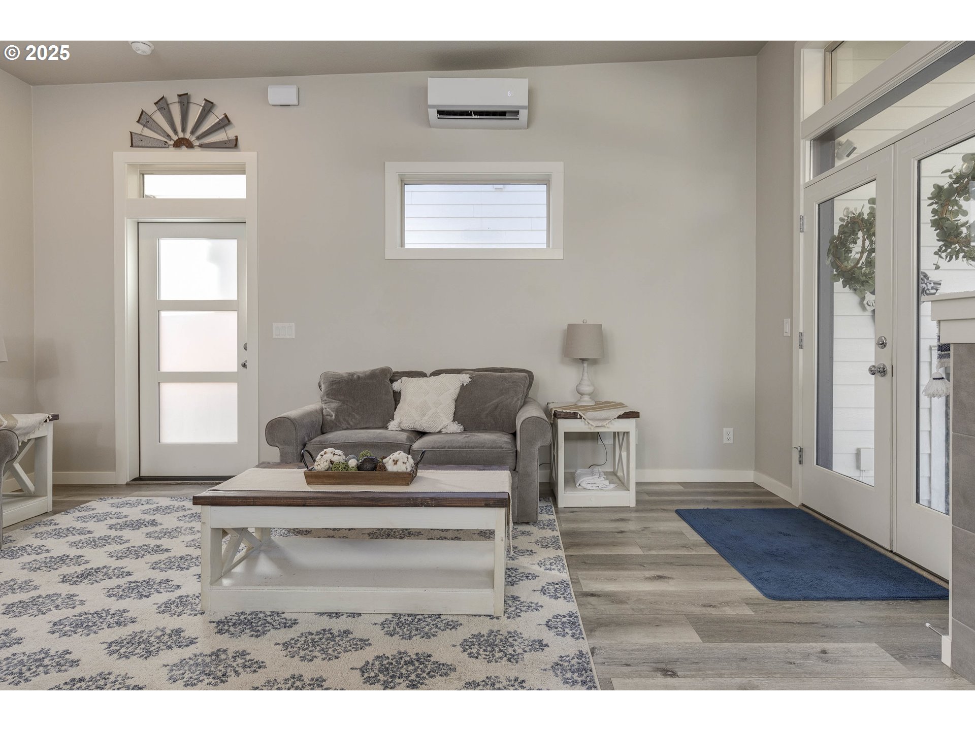 1821 Cousteau Loop Southeast Salem, OR 97302 - Photo 6 of 27 a living room with furniture and a window