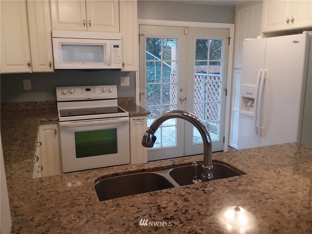 3631 Northeast 7th Place Renton, WA 98056 - Photo 6 of 14
