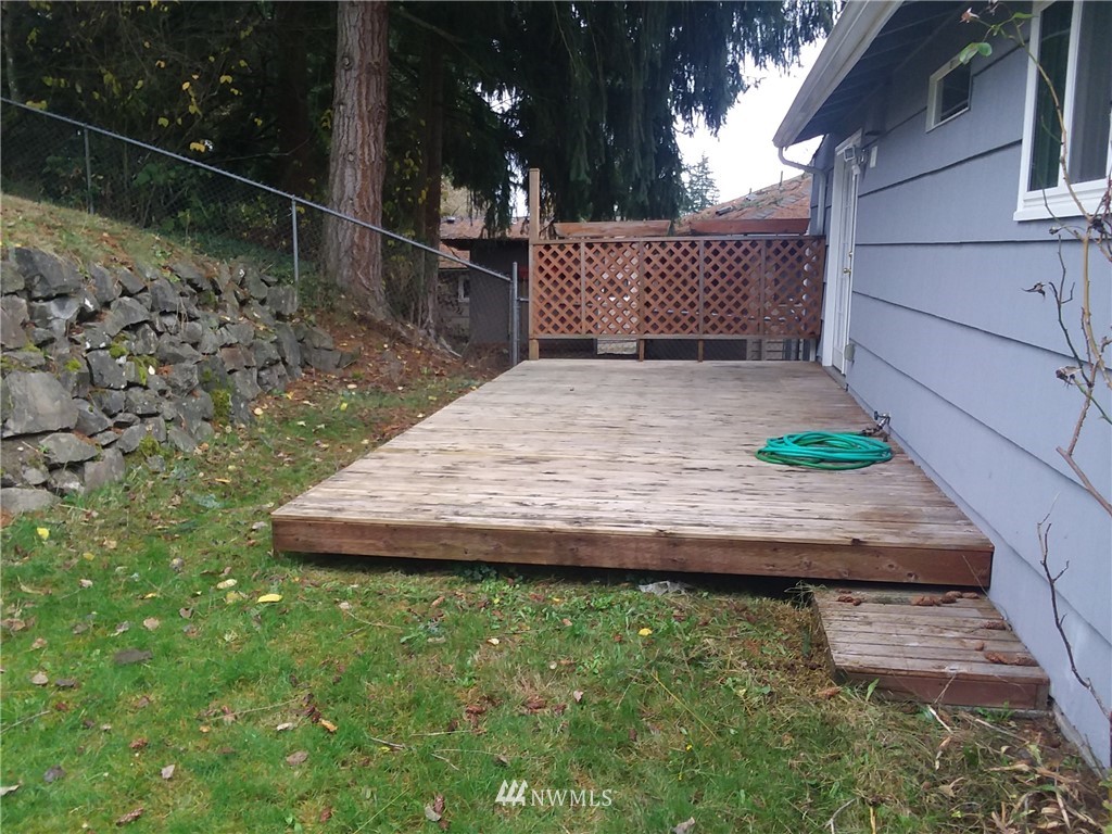 3631 Northeast 7th Place Renton, WA 98056 - Photo 10 of 14