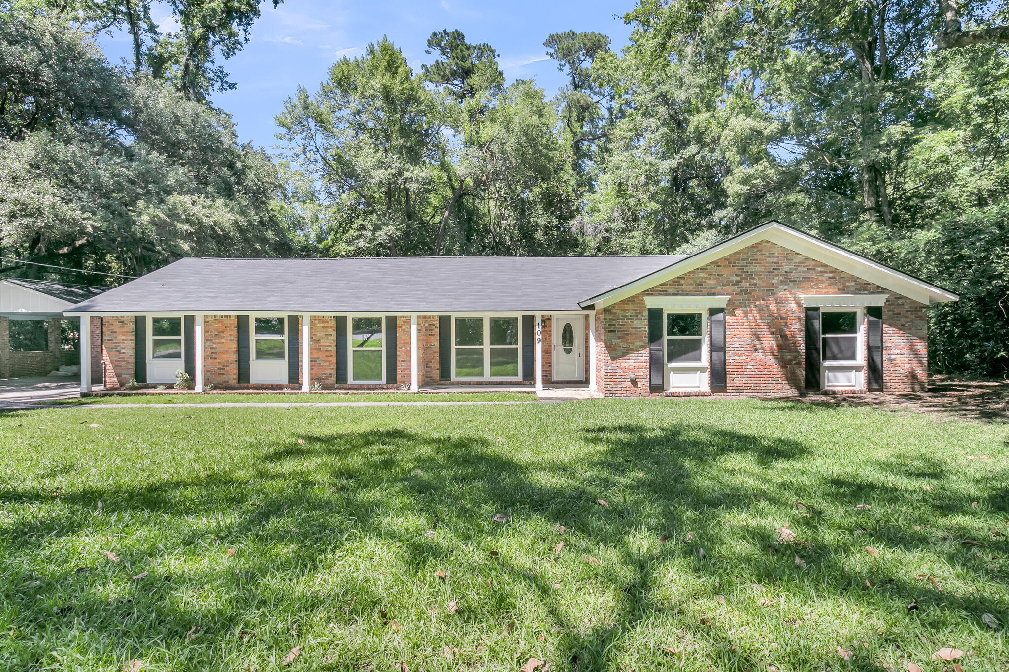 109 Halcyon Road Summerville, SC 29483 - Photo 1 of 45