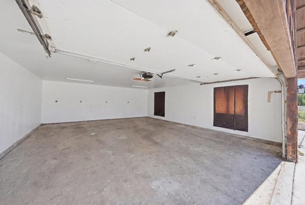 2362 Huffstatler Street Fallbrook, CA 92028 - Photo 13 of 27 Garage