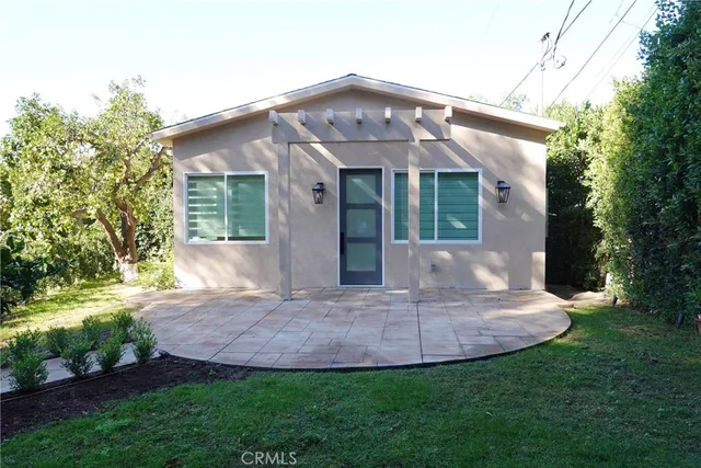 a front view of house with yard