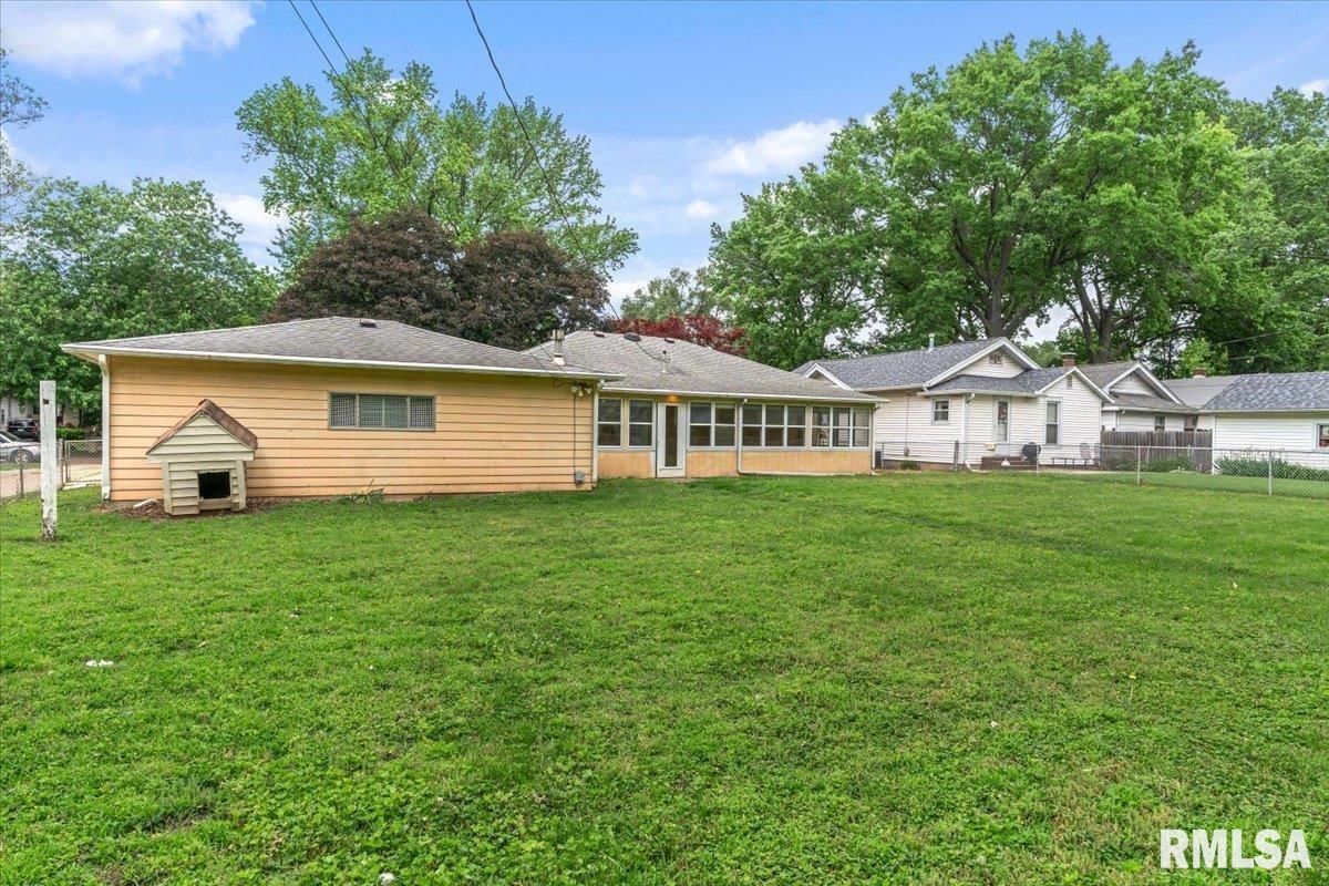 2424 Holmes Avenue Springfield, IL 62704 - Photo 34 of 37