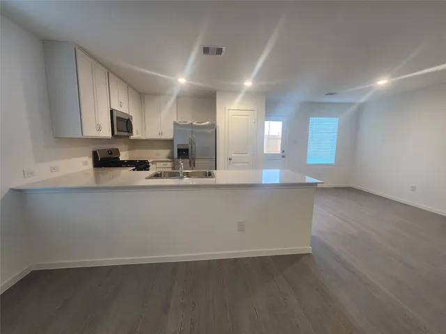 $1,800 | 715 Amberwood Creek Drive, Crosby, TX 77532