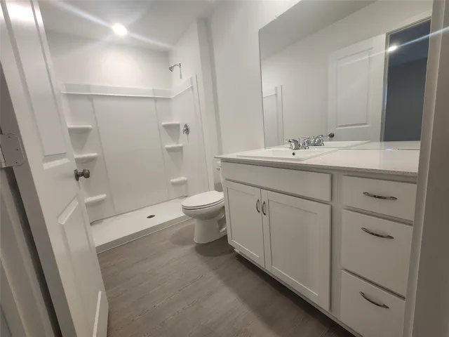 $1,800 | 715 Amberwood Creek Drive, Crosby, TX 77532