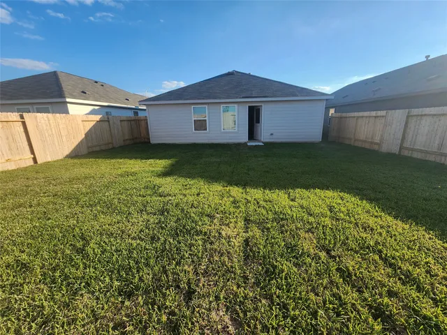 $1,800 | 715 Amberwood Creek Drive, Crosby, TX 77532