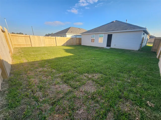 $1,800 | 715 Amberwood Creek Drive, Crosby, TX 77532