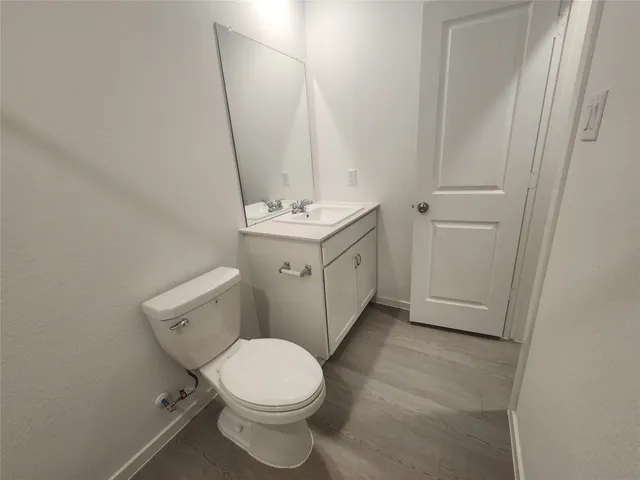 $1,800 | 715 Amberwood Creek Drive, Crosby, TX 77532