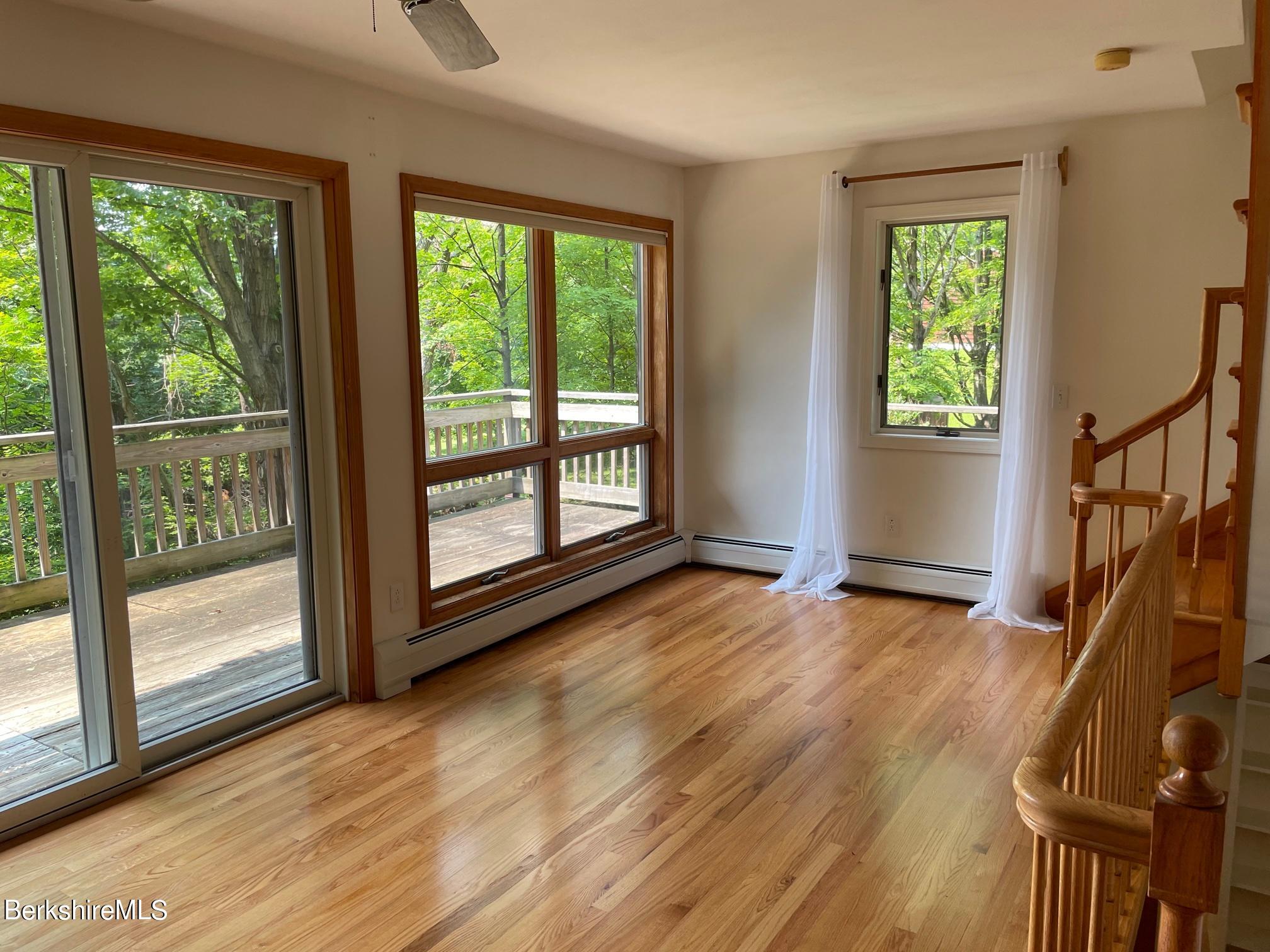 898 North Hoosac Road Williamstown, MA 01267 - Photo 14 of 29 Living room