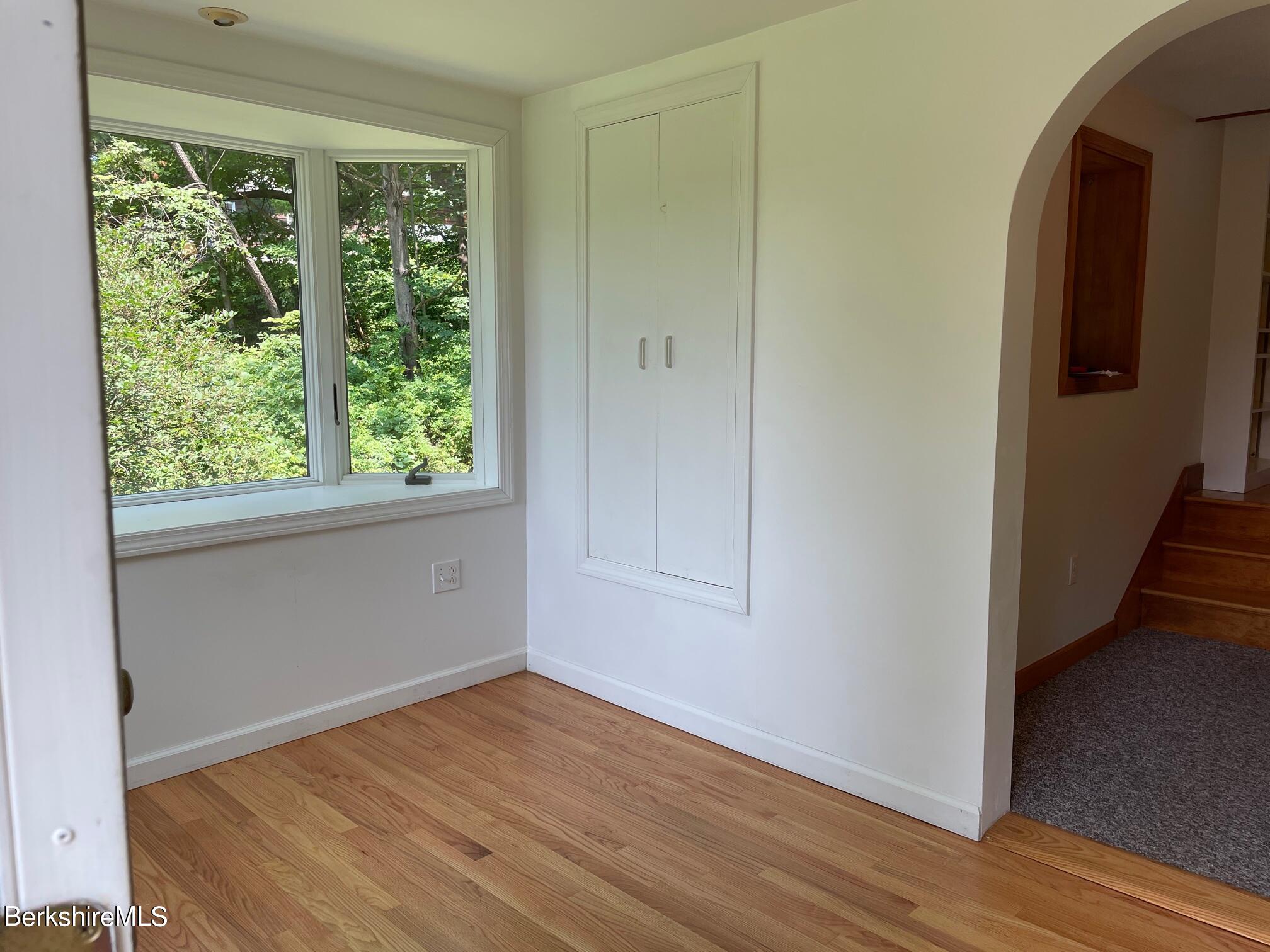898 North Hoosac Road Williamstown, MA 01267 - Photo 5 of 29 Entry, library 2