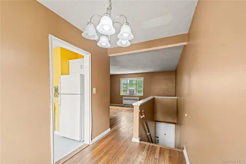 a view of a livingroom with furniture