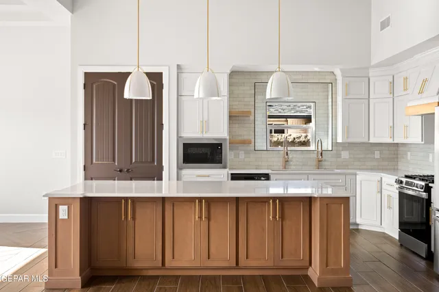 a close view of sink and tap