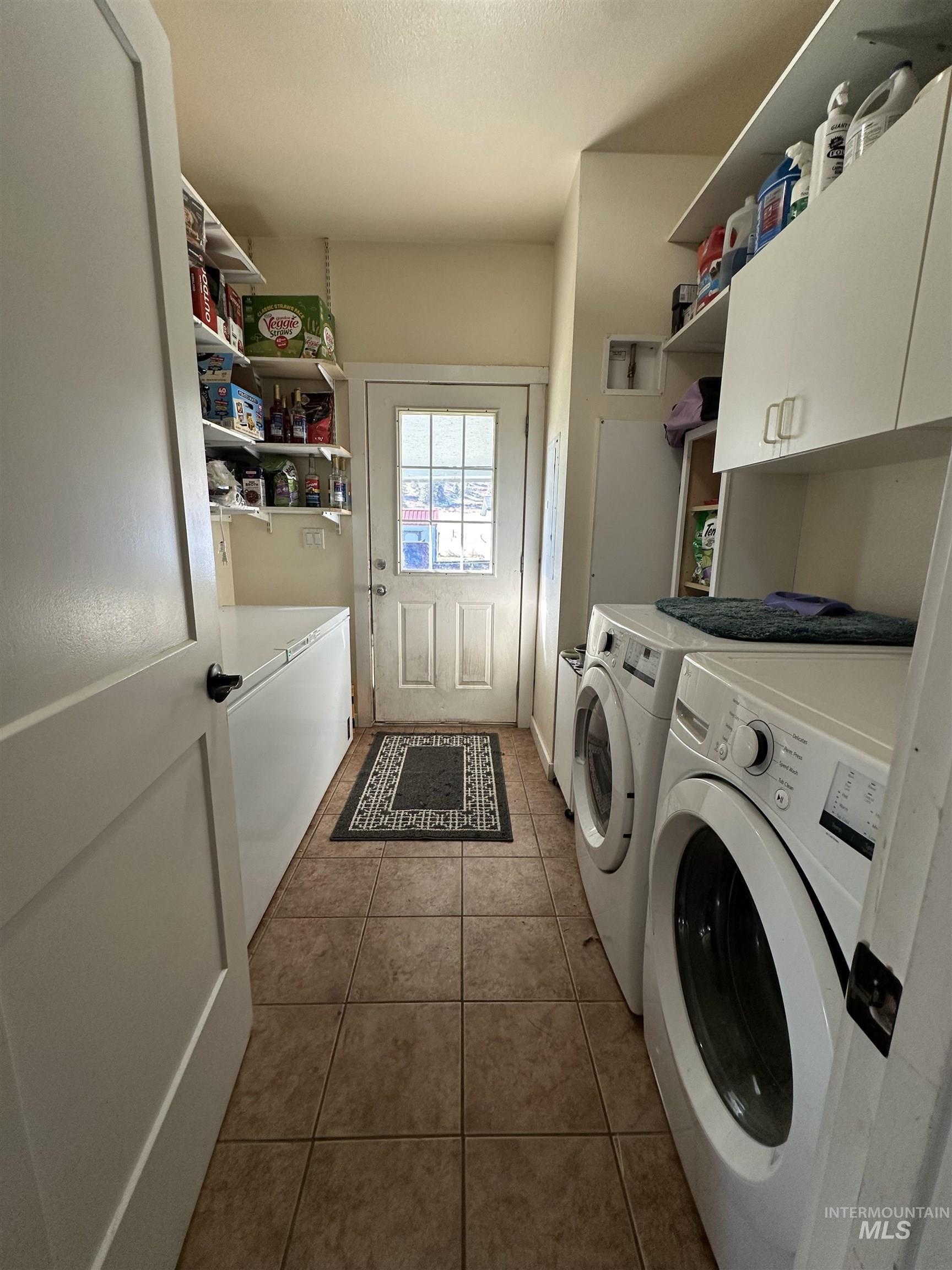 2859 Luke's Gulch Road Stites, ID 83552 - Photo 23 of 48 Laundry room featuring washing machine and clothes dryer and light tile patterned floors