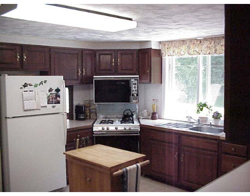 469 Taylor Road Stow, MA 01775 - Photo 4 of 8