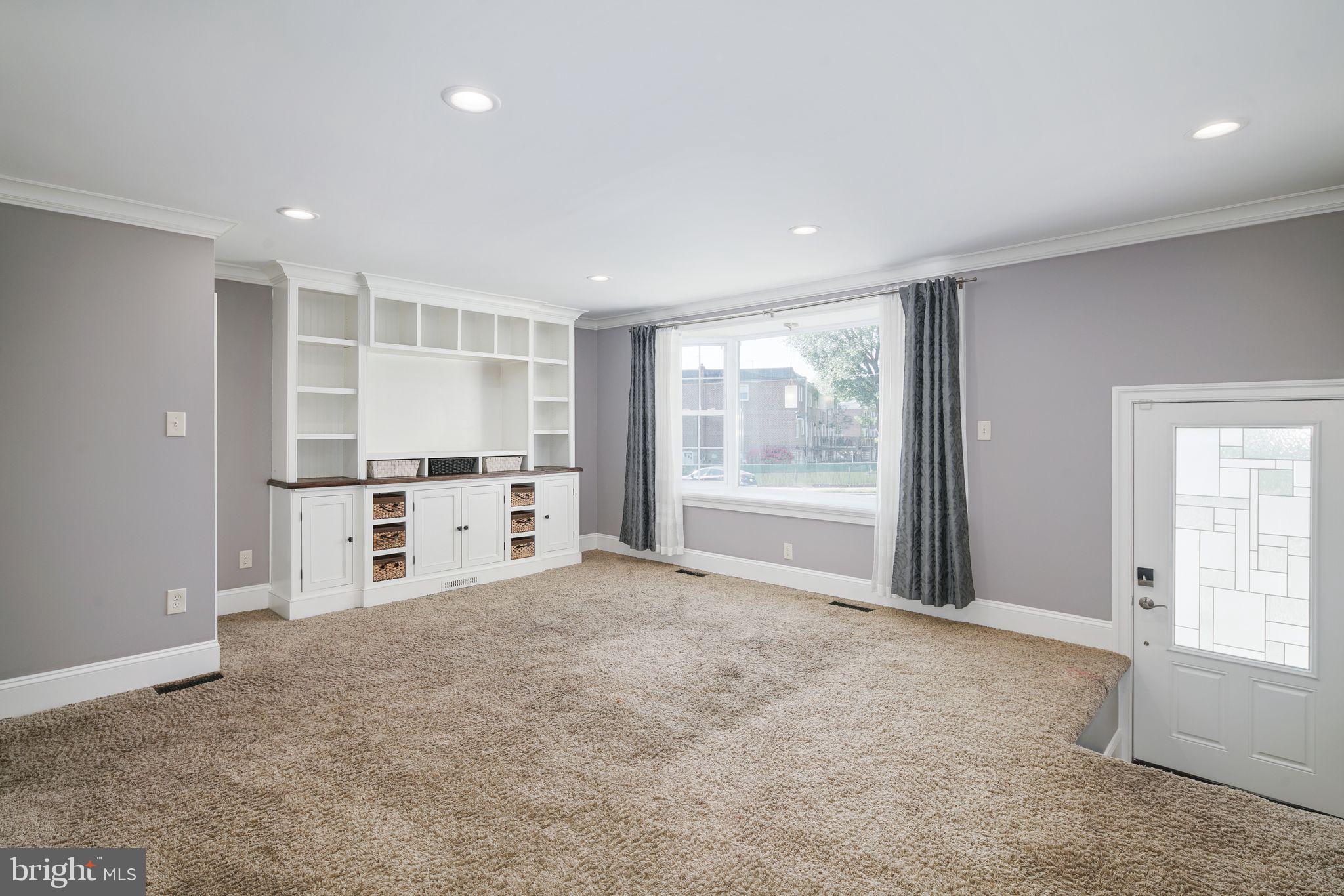 3676 Salina Road Philadelphia, PA 19154 - Photo 3 of 35 Living Room