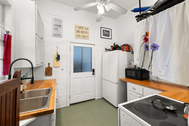 $320,000 | 836 Pecan Street, New Ulm, TX 78950