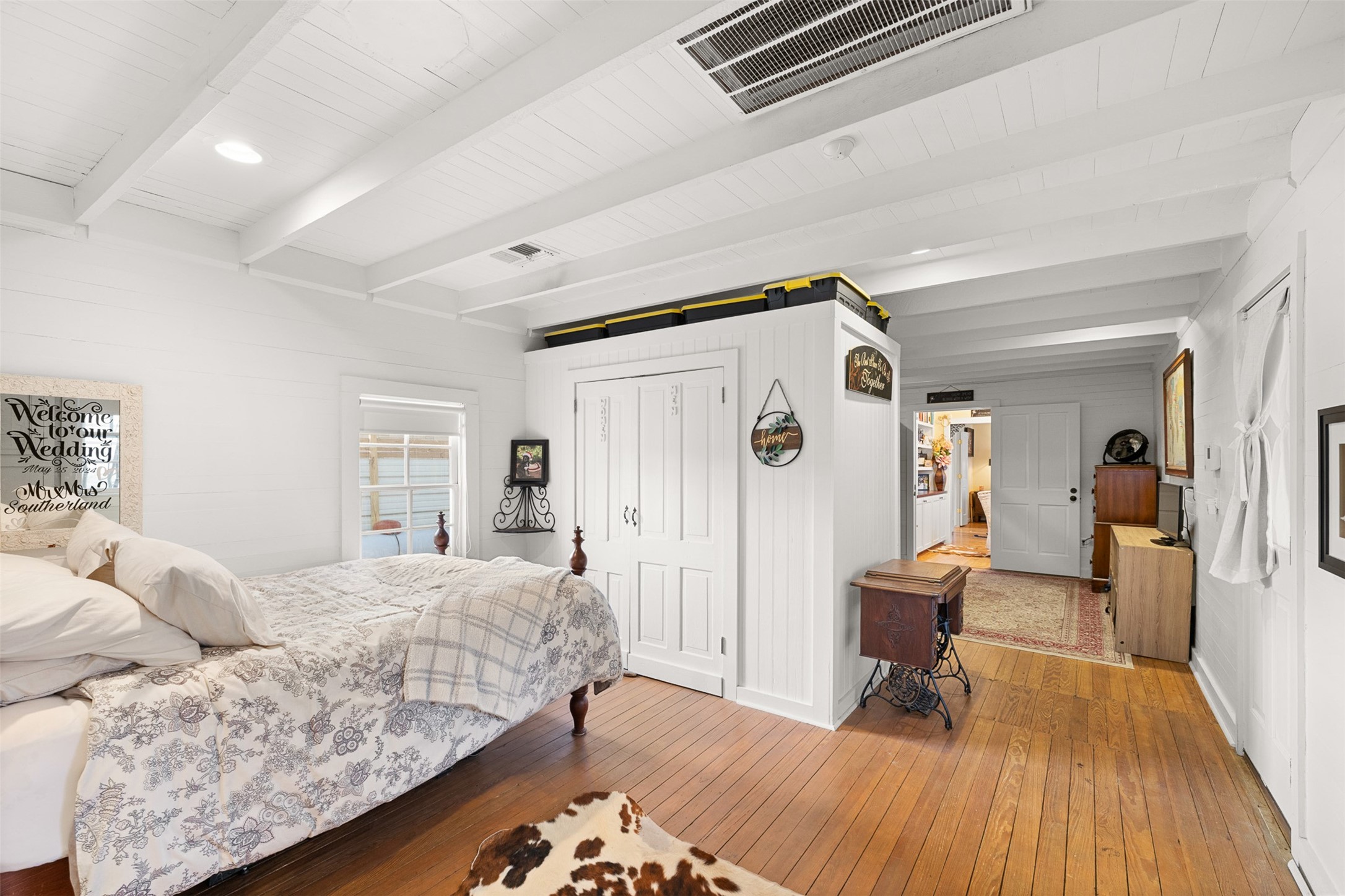 836 Pecan Street New Ulm, TX 78950 - Photo 14 of 22 Guest room, open to another guest room with a closet as the divider