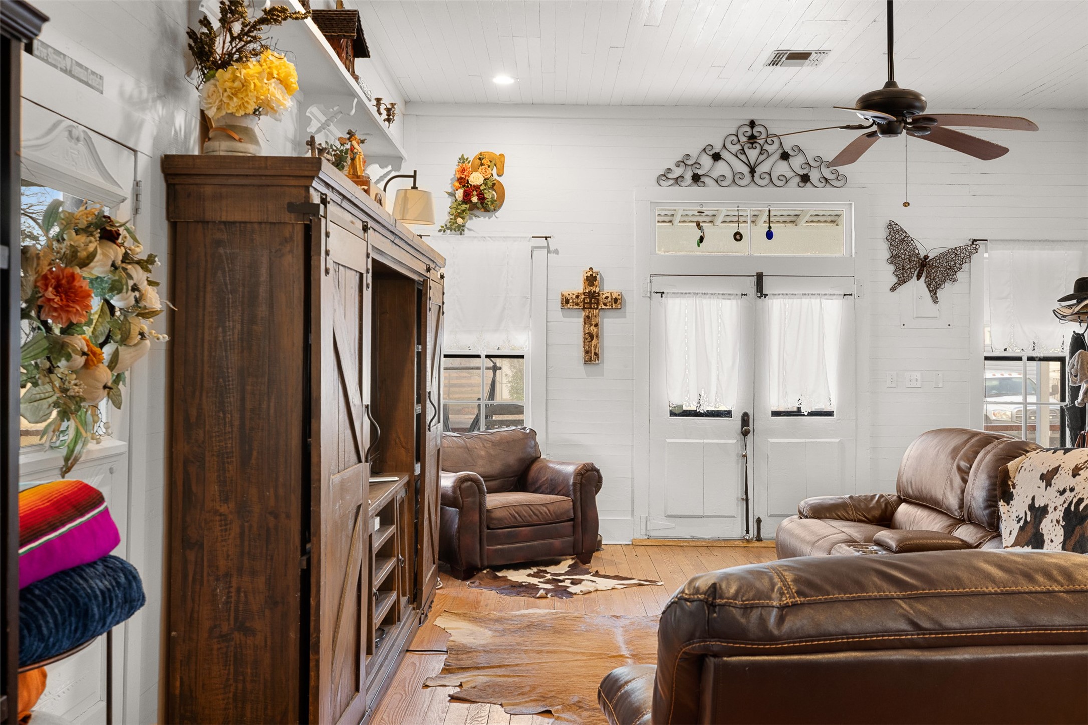 836 Pecan Street New Ulm, TX 78950 - Photo 5 of 22