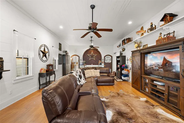 $320,000 | 836 Pecan Street, New Ulm, TX 78950