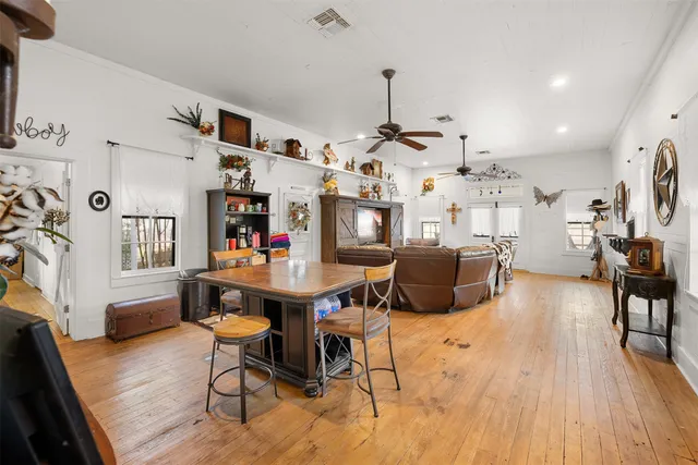 $320,000 | 836 Pecan Street, New Ulm, TX 78950