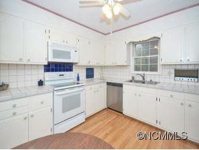 322 South Rugby Road Hendersonville, NC 28791 - Photo 6 of 10 Gallery Image 6
