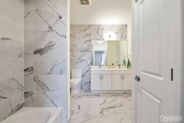 $2,400 | 1 Nolan Way, Unit JR, East Brunswick, NJ 08816