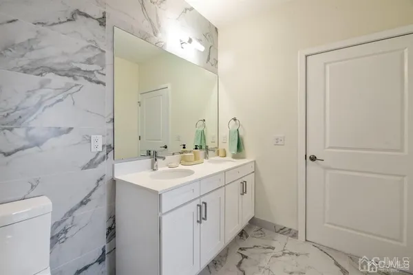 $2,400 | 1 Nolan Way, Unit JR, East Brunswick, NJ 08816