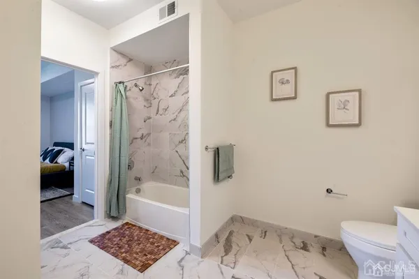 $2,400 | 1 Nolan Way, Unit JR, East Brunswick, NJ 08816